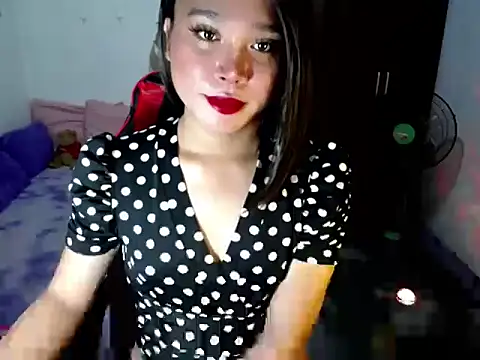 Urassiansweetcummer online show from 06-15-26, 01:41