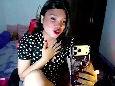Urassiansweetcummer online show from 06-17-26, 12:18