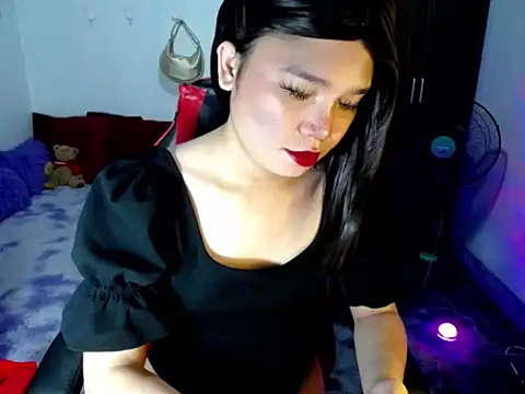 Urassiansweetcummer online show from 06-24-26, 02:43