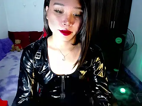 Urassiansweetcummer online show from 07-02-26, 10:49