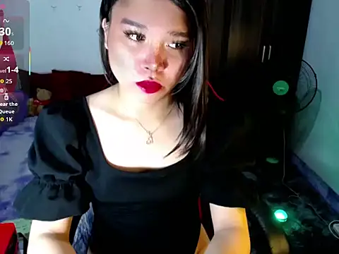Urassiansweetcummer online show from 07-14-26, 02:56