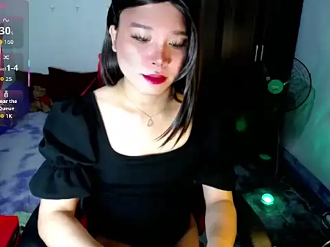 Urassiansweetcummer online show from 07-15-26, 03:01