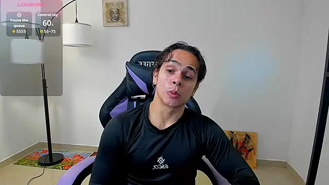 Snapshot of Maximiliano_scoott__ chatting on 10-29-25, 09:16 Maximiliano scoott   online show from 10-29-25, 09:16