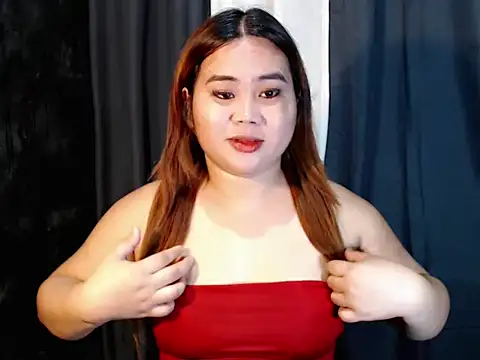 Snapshot of queen_staceyy chatting on 11-25-25, 06:02 queen staceyy online show from 11-25-25, 06:02