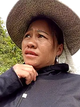 Snapshot of Phiphi135 chatting on 04-04-26, 02:54 Phiphi135 online show from 04-04-26, 02:54