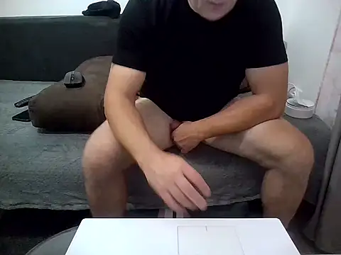 Snapshot of DaDDyLoVeSu83 chatting on 10-19-25, 07:03 DaDDyLoVeSu83 online show from 10-19-25, 07:03