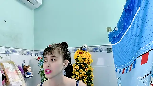 emgaixinhngoan online show from 09-15-25, 02:28