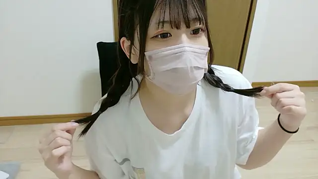 Snapshot of karen-chan chatting on 10-04-25, 12:47 karen-chan online show from 10-04-25, 12:47