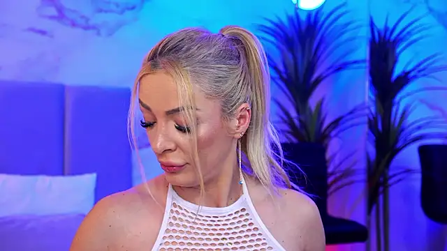 Izabellle02 online show from 03-27-26, 04:51