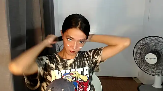 Snapshot of slimladyxoxo chatting on 09-21-25, 05:14 slimladyxoxo online show from 09-21-25, 05:14