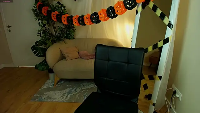 Mary Lane  online show from 10-23-25, 08:18