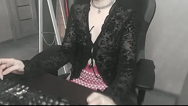 cute elfy  online show from 04-12-26, 09:03