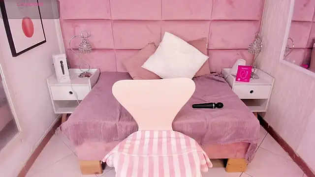 Janah Myers online show from 10-14-25, 01:12