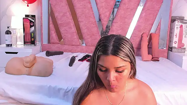 Snapshot of Wonderkloe_ chatting on 02-23-26, 01:36 Wonderkloe online show from 02-23-26, 01:36