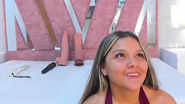 Snapshot of Wonderkloe_ chatting on 03-04-26, 01:55 Wonderkloe online show from 03-04-26, 01:55