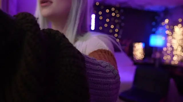 Snapshot of littlelune chatting on 10-26-25, 11:20 littlelune online show from 10-26-25, 11:20