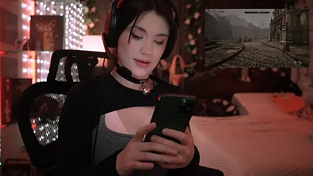 Snapshot of littlelune chatting on 01-12-26, 12:38 littlelune online show from 01-12-26, 12:38