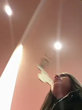 Isabella21  online show from 10-06-25, 11:57