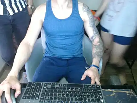 Snapshot of bossking017 chatting on 03-08-25, 09:51 bossking017 online show from 03-08-25, 09:51