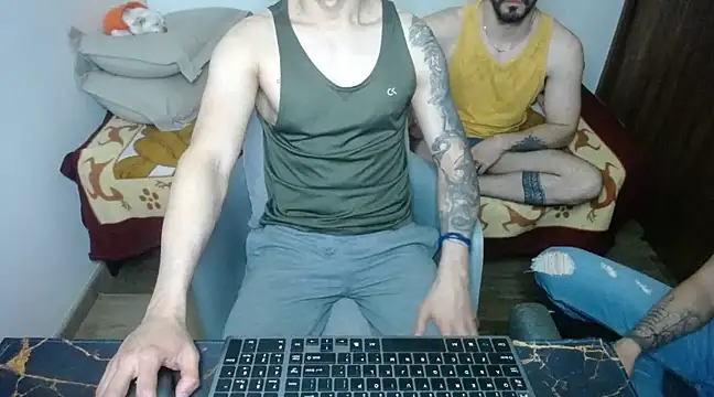 Snapshot of bossking017 chatting on 03-21-25, 05:02 bossking017 online show from 03-21-25, 05:02