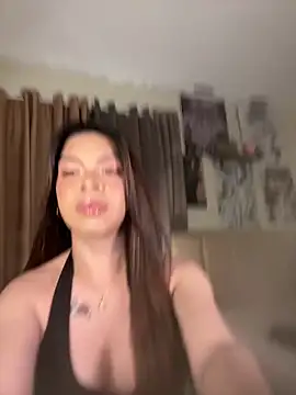 Snapshot of Nyxie_luxx chatting on 06-21-26, 03:36 Nyxie luxx online show from 06-21-26, 03:36