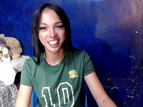 Snapshot of Simi_Ipit chatting on 04-23-26, 01:24 Simi Ipit online show from 04-23-26, 01:24
