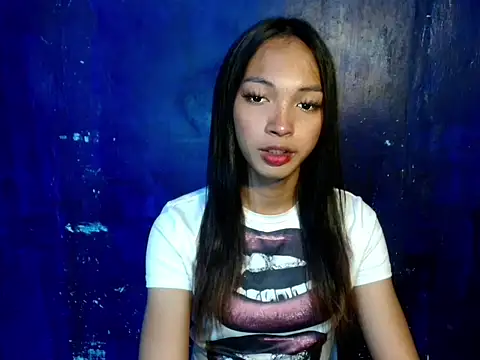 Snapshot of Simi_Ipit chatting on 04-30-26, 10:10 Simi Ipit online show from 04-30-26, 10:10