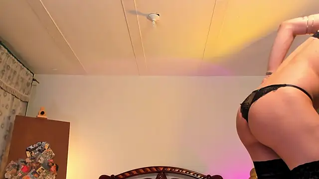 nonbinaryangel online show from 05-21-26, 02:18