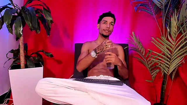 Thiagoferreti online show from 04-25-26, 02:47