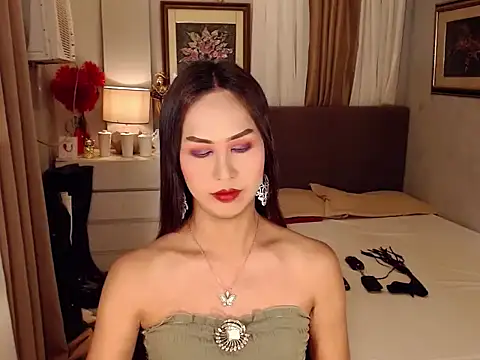 Nathalieheartt online show from 03-05-26, 10:28