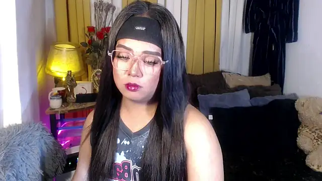 Snapshot of YourSweet-mich chatting on 05-10-26, 08:36 YourSweet-mich online show from 05-10-26, 08:36
