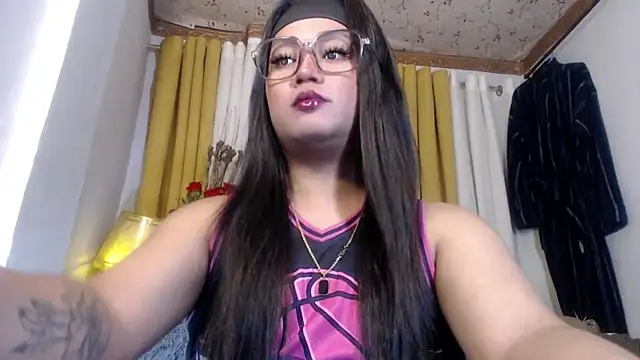 Snapshot of YourSweet-mich chatting on 05-16-26, 02:49 YourSweet-mich online show from 05-16-26, 02:49