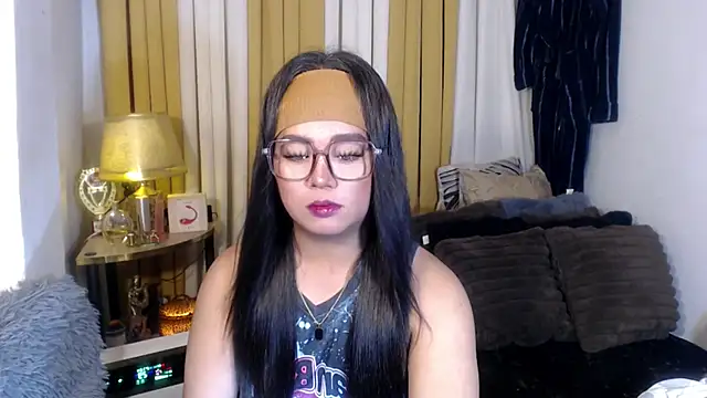 Snapshot of YourSweet-mich chatting on 05-18-26, 02:56 YourSweet-mich online show from 05-18-26, 02:56