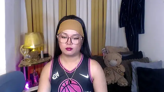 Snapshot of YourSweet-mich chatting on 05-25-26, 04:07 YourSweet-mich online show from 05-25-26, 04:07