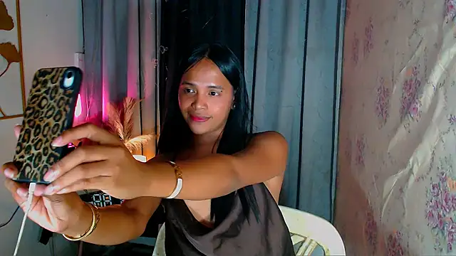 Lorainnelustts online show from 02-17-26, 03:51