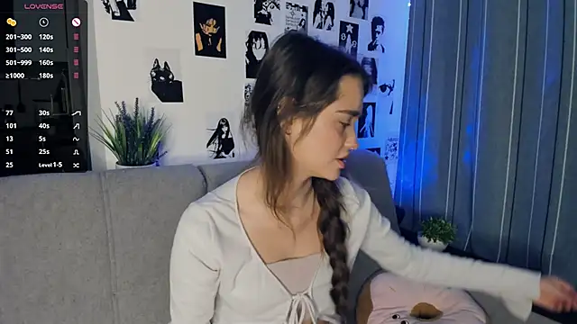 lovelyalivia online show from 10-25-25, 09:17