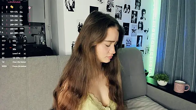 lovelyalivia online show from 11-18-25, 09:25