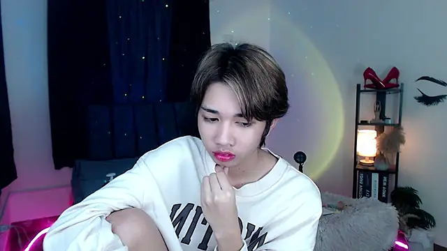 Lavictoriathegreat online show from 12-14-25, 08:24