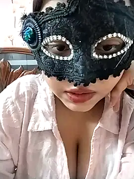 Snapshot of colleen_hoover chatting on 10-08-25, 12:36 colleen hoover online show from 10-08-25, 12:36