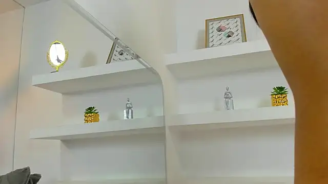 Snapshot of IsabellaMonet chatting on 10-03-25, 07:11 IsabellaMonet online show from 10-03-25, 07:11