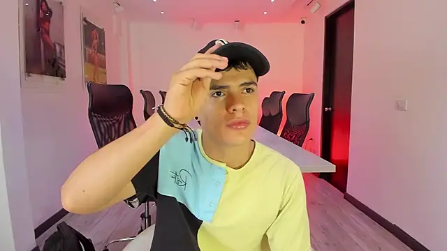 BenitoSaenz online show from 03-25-26, 01:06