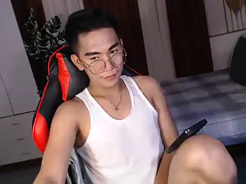 Snapshot of drinkmycumx chatting on 10-24-25, 04:58 drinkmycumx online show from 10-24-25, 04:58