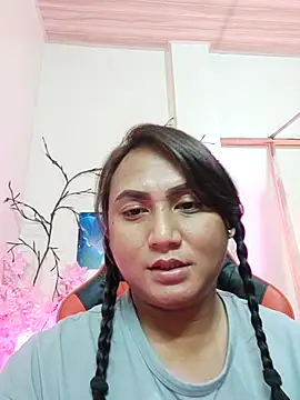 Snapshot of hella_queen chatting on 01-14-26, 08:20 hella queen online show from 01-14-26, 08:20