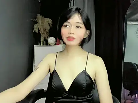 Snapshot of LexiLove chatting on 10-16-25, 12:17 LexiLove online show from 10-16-25, 12:17