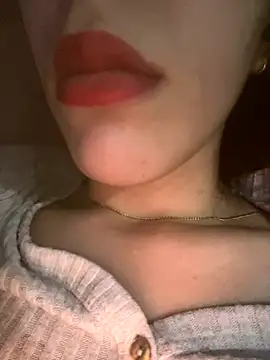 Mimisixo online show from 10-31-25, 10:22