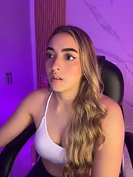 Snapshot of KYLIE_JONES6 chatting on 06-19-26, 02:38 KYLIE JONES6 online show from 06-19-26, 02:38