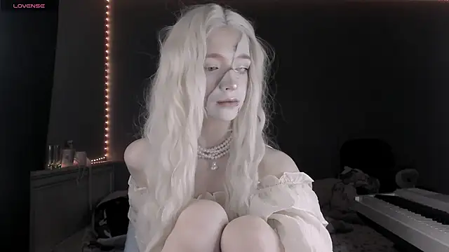 MelissaReis online show from 10-31-25, 04:19