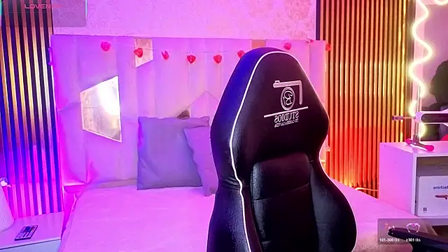 LIHIAN TAY online show from 04-21-26, 12:00