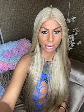 Snapshot of dutchbarbie chatting on 10-16-25, 07:59 dutchbarbie online show from 10-16-25, 07:59