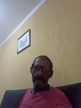 Snapshot of campari800 chatting on 05-04-26, 02:13 campari800 online show from 05-04-26, 02:13